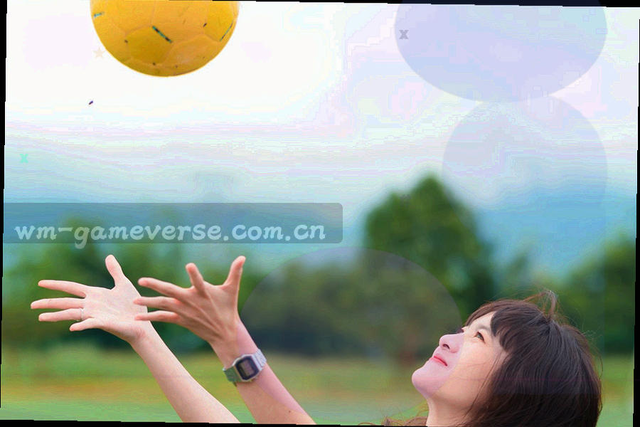 手机与电脑屏幕并排的设备操作特写，界面显示登录同步进度